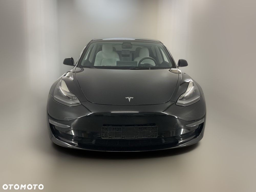 Tesla Model 3 - 4