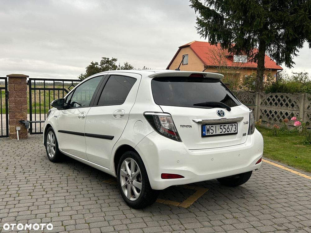 Toyota Yaris Hybrid 100 Sol - 3