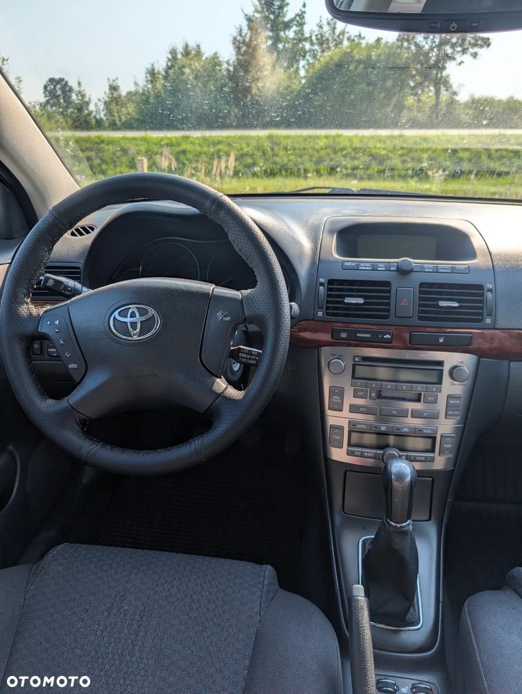 Toyota Avensis 2.0 D-4D - 13