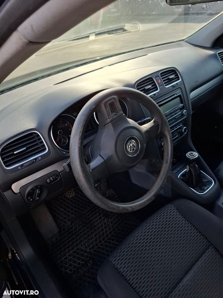 Volkswagen Golf - 10