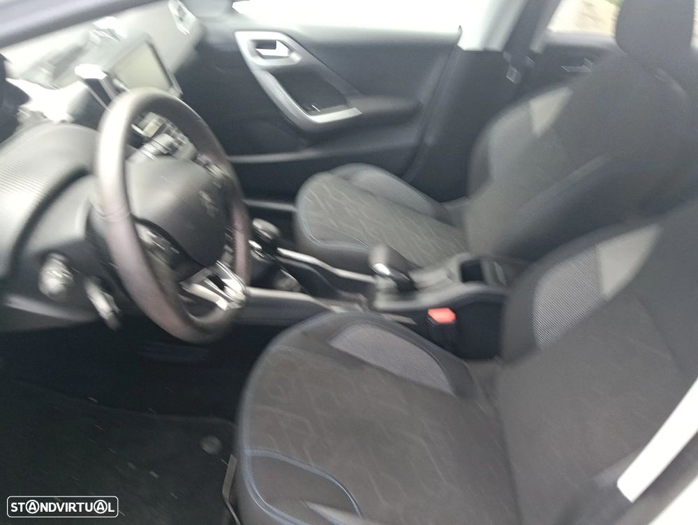 Peugeot 2008 1.2 PureTech Style - 15