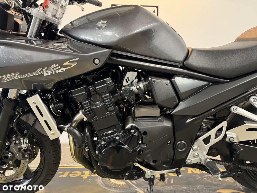 Suzuki Bandit - 23