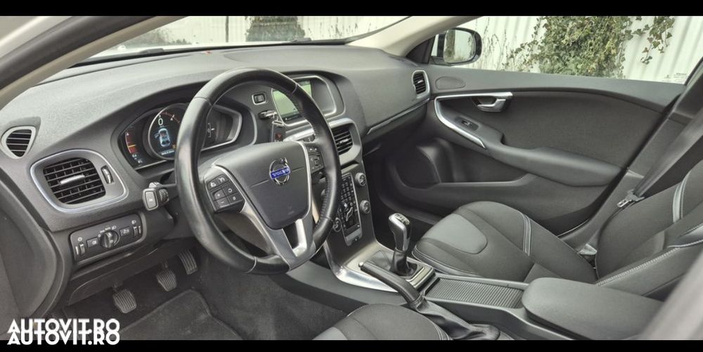 Volvo V40 D4 Momentum - 17