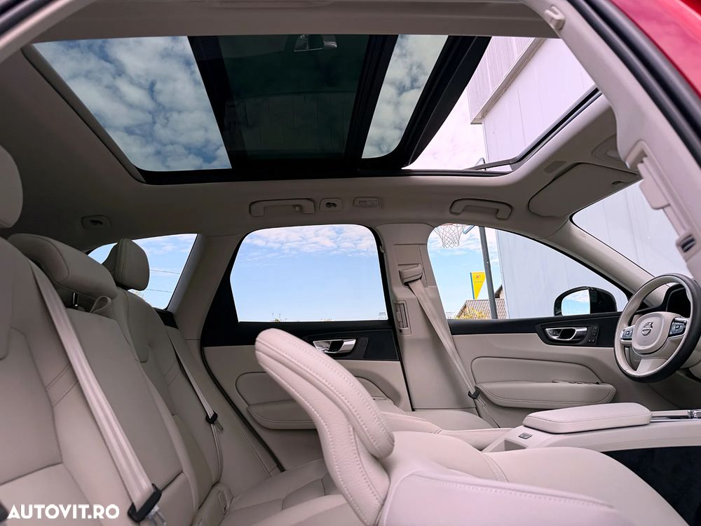 Volvo XC 60 B4 B Plus Dark - 35