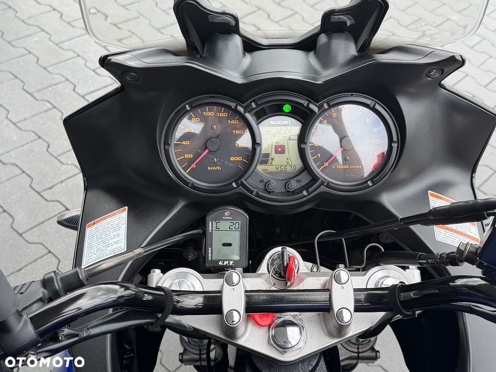Suzuki V-STROM - 24