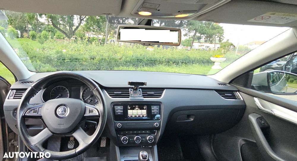 Skoda Octavia 1.6 TDI AMBITION - 8