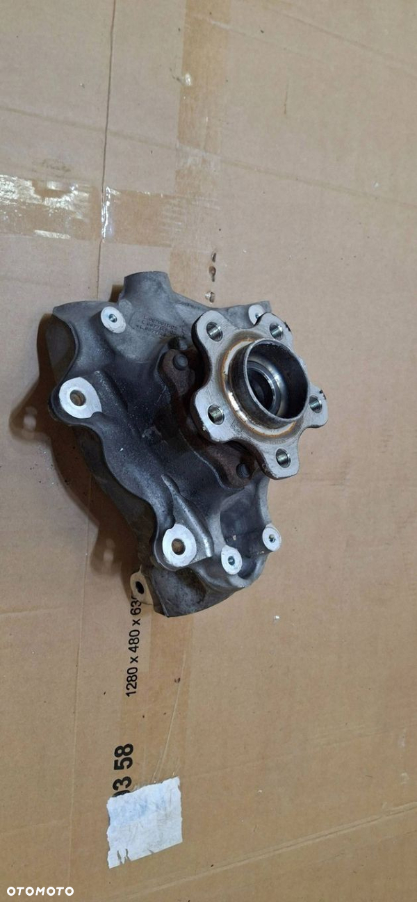 ZWROTNICA PIASTA PRZÓD PRZEDNIA LEWA BMW G20 G21 6876811