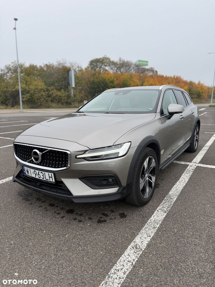 Volvo V60 2021 photo 2