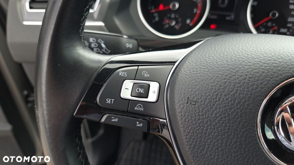 Volkswagen Tiguan - 16
