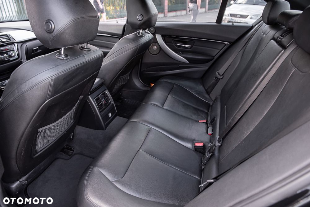 BMW Seria 3 330e iPerformance Advantage - 19