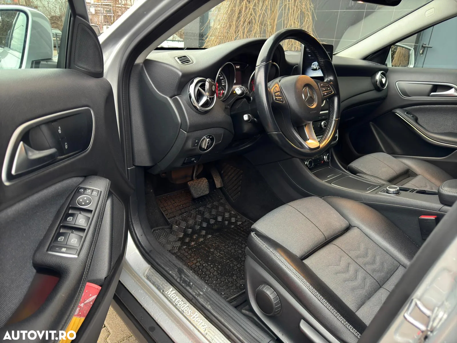 Mercedes-Benz GLA 250 4Matic 7G-DCT Peak Edition - 12