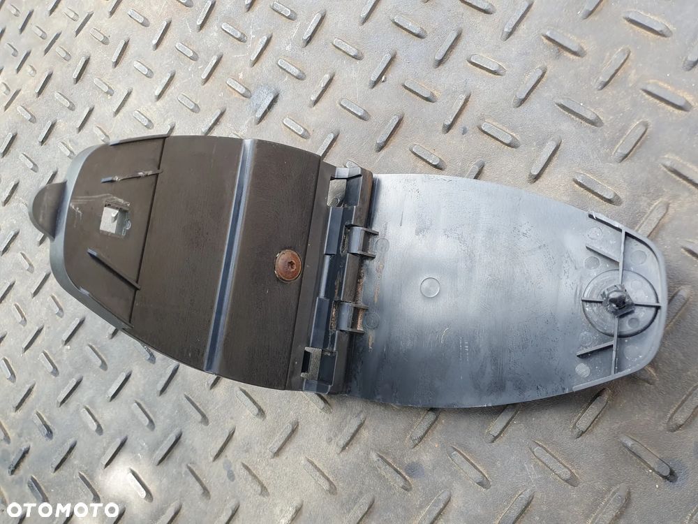 VW PASSAT B6 UCHWYT MOCOWANIE TRÓJKĄTA OSTRZEGAWCZEGO 3C5860285 - 3