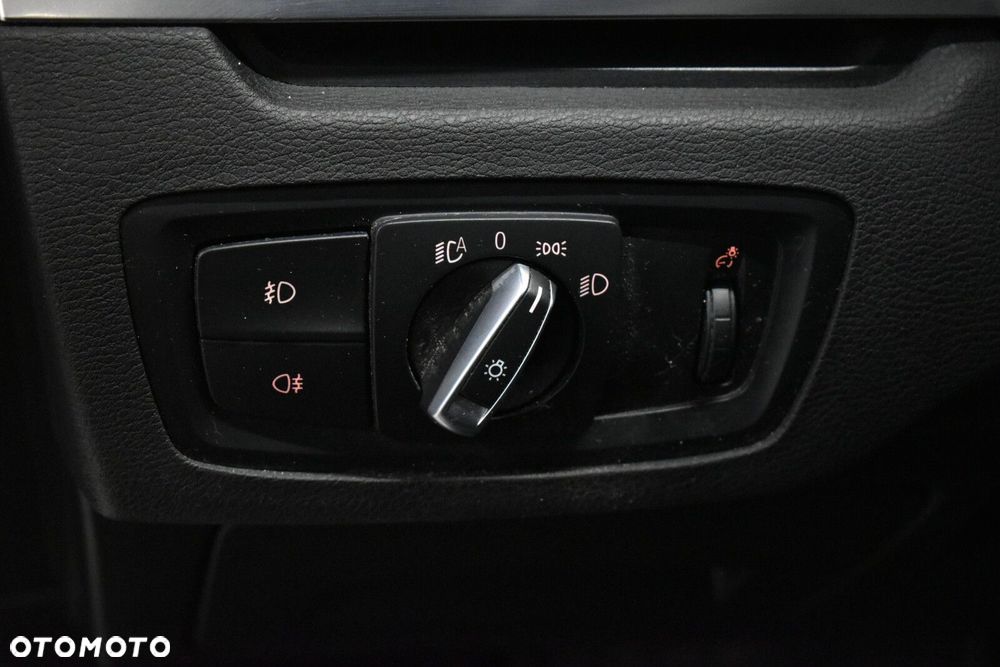 BMW X1 sDrive18i Sport Line - 12
