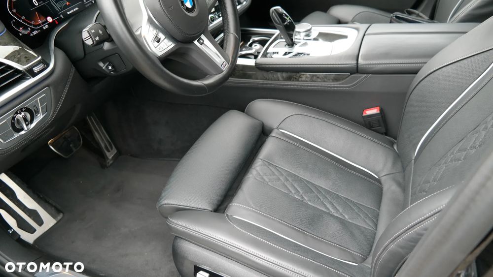 BMW Seria 7 750i xDrive sport - 25