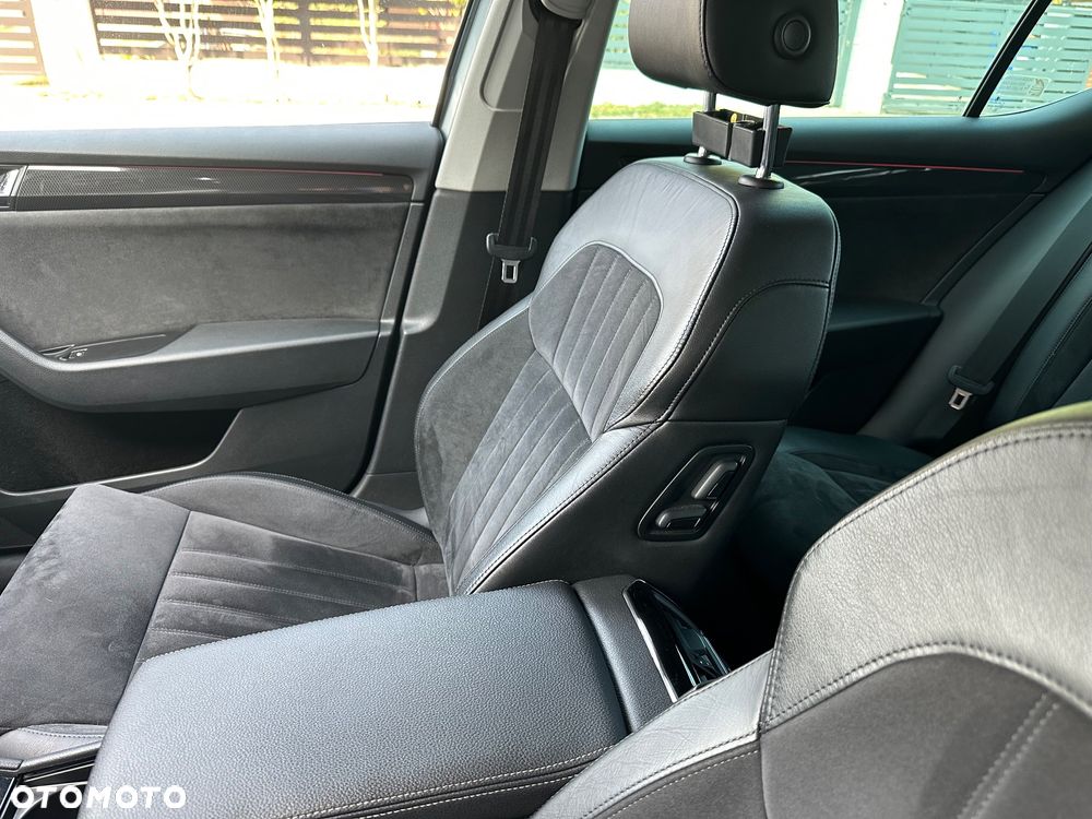 Skoda Superb 2.0 TDI Sportline - 22