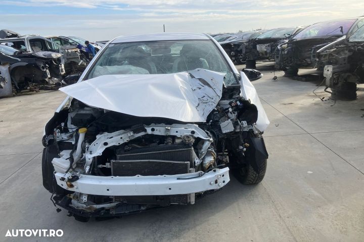 Galerie admisie Toyota Yaris 3 [2010 - 2014] - 6