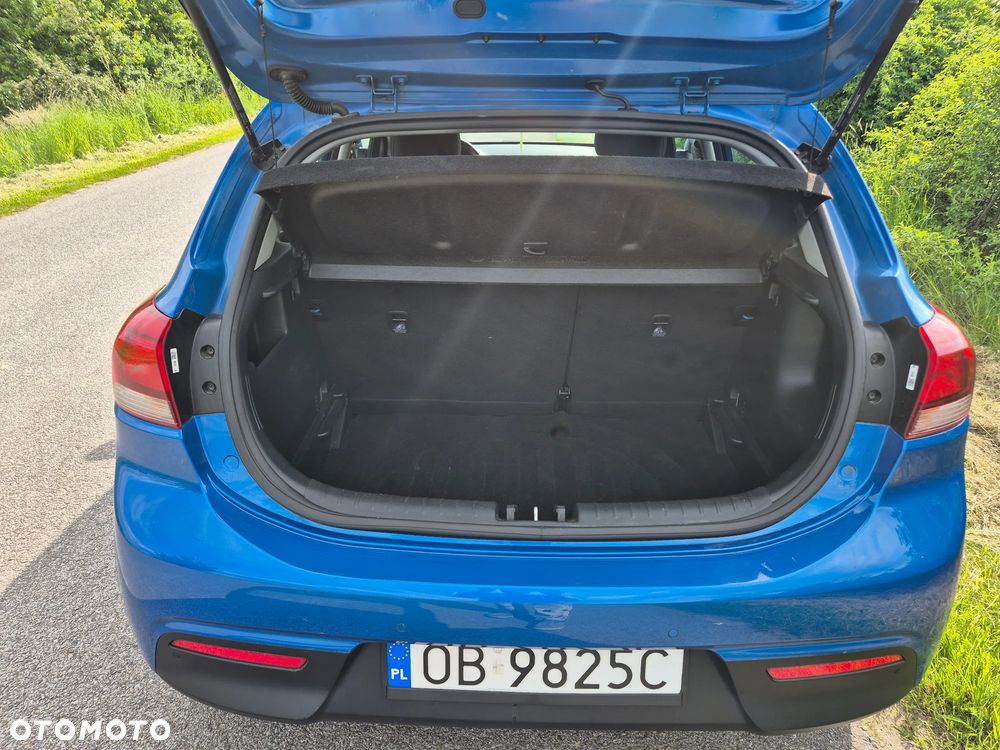 Kia Rio 1.2 L - 6