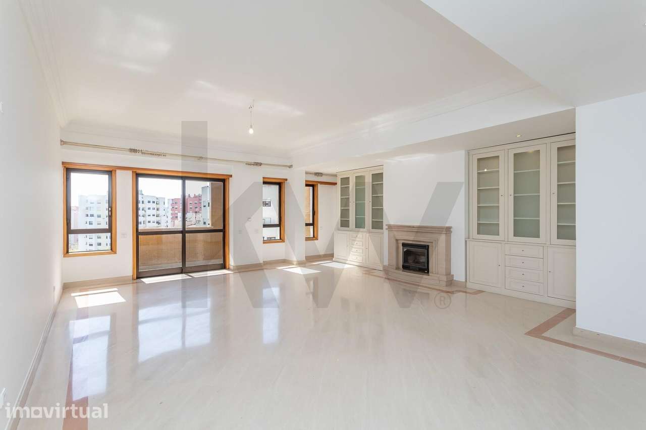 Arrendamento Apartamento T4 com 244m2, Varandas, Arrecadação e Garagem - Grande imagem: 2/52