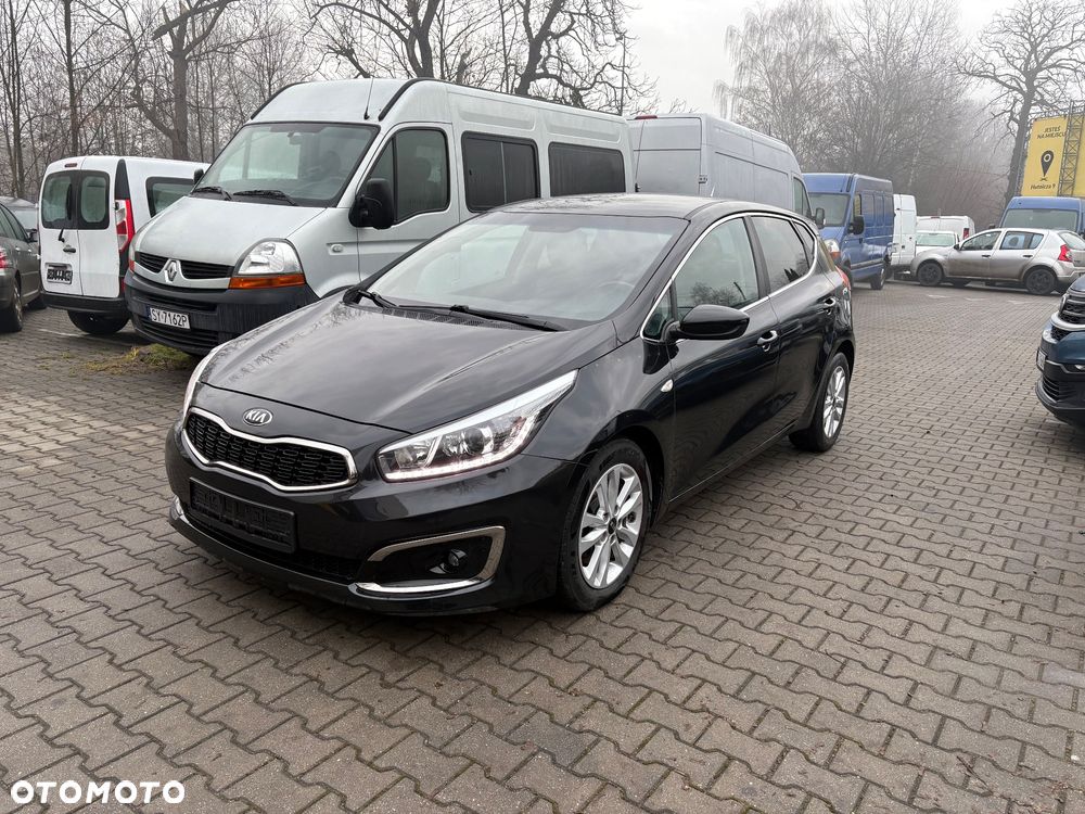 Kia Ceed 1.6 CRDi 136 ISG Dream Team Edition - 1