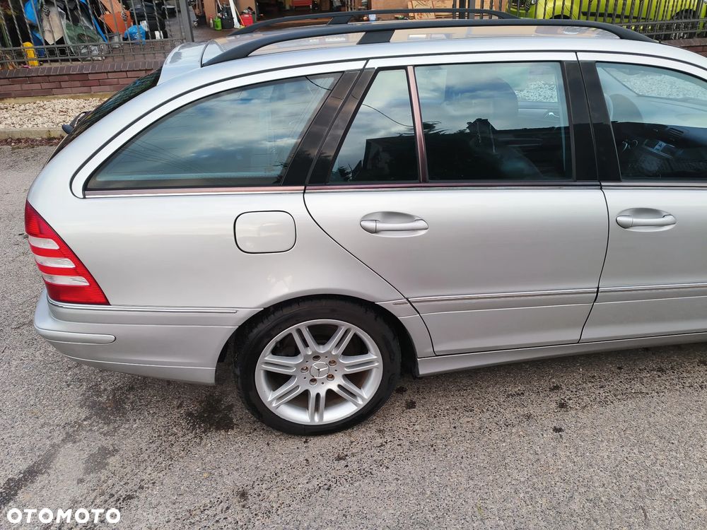 Mercedes-Benz Klasa C 320 4Matic Avantgarde Sport Edition - 28