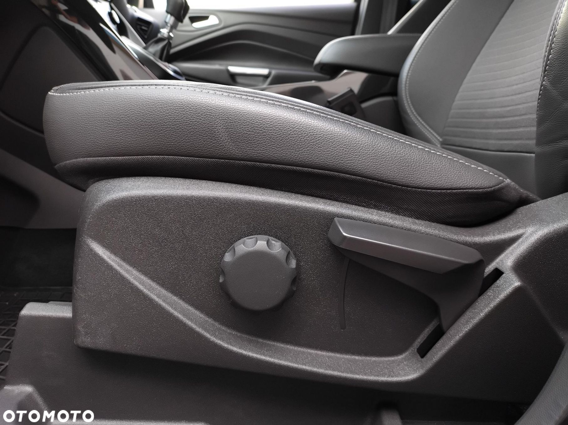 Ford Kuga 1.5 EcoBoost FWD Titanium ASS - 26