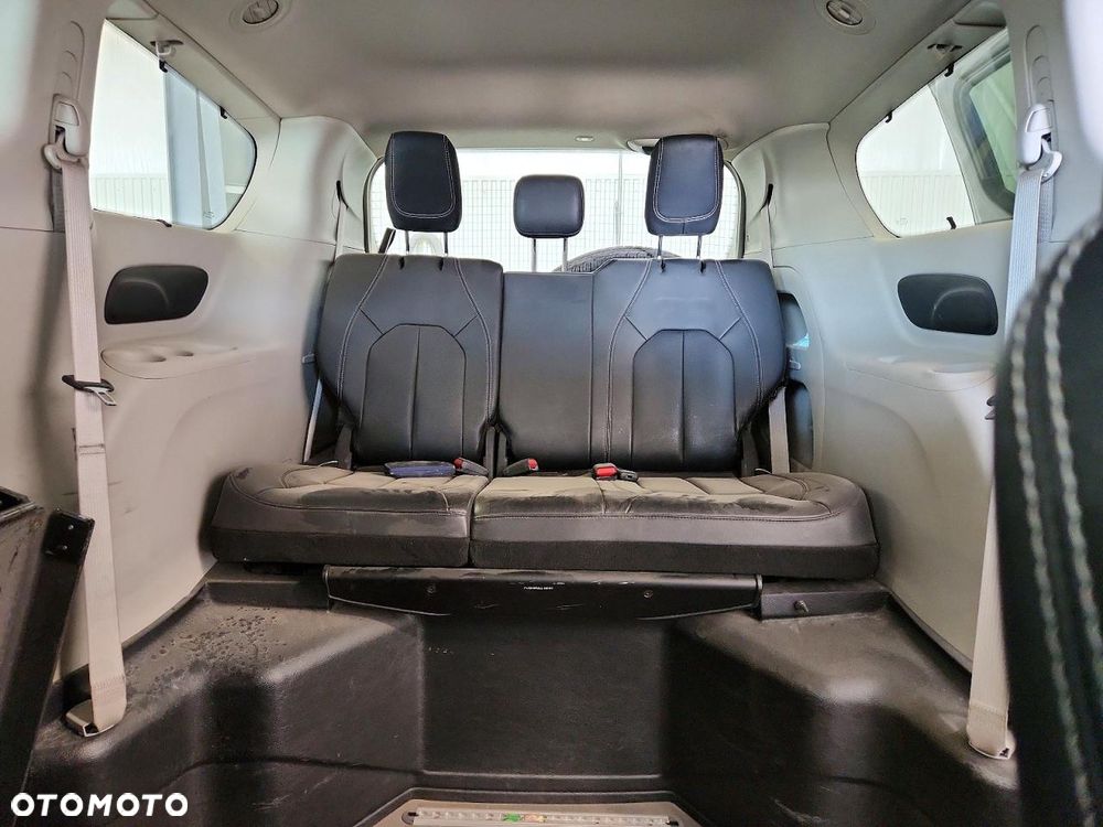 Chrysler Pacifica - 11
