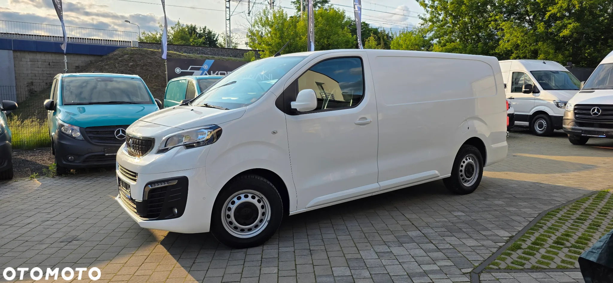 Peugeot Expert 2.0 Bluehdi 120KM L3H1 - 2