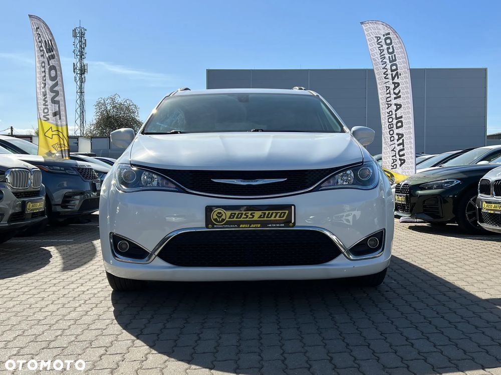 Chrysler Pacifica - 4