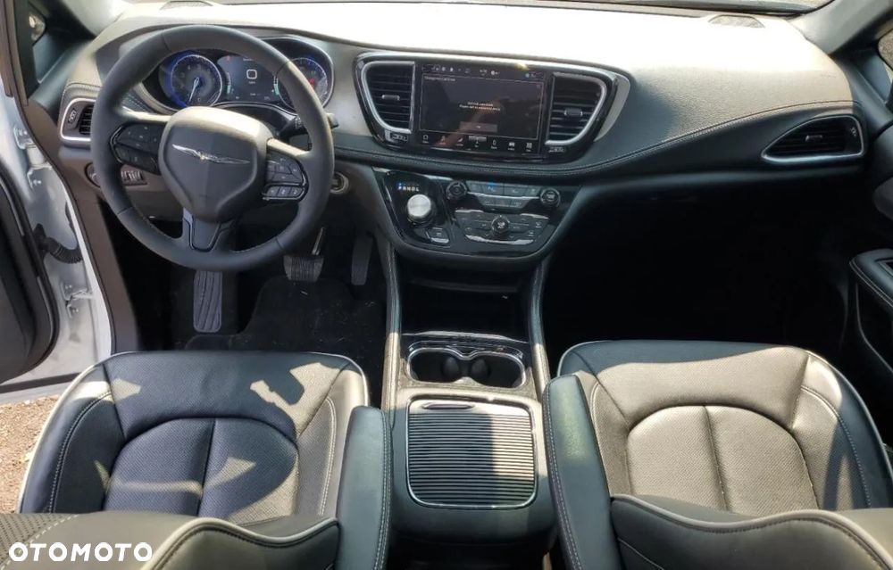 Chrysler Pacifica - 9