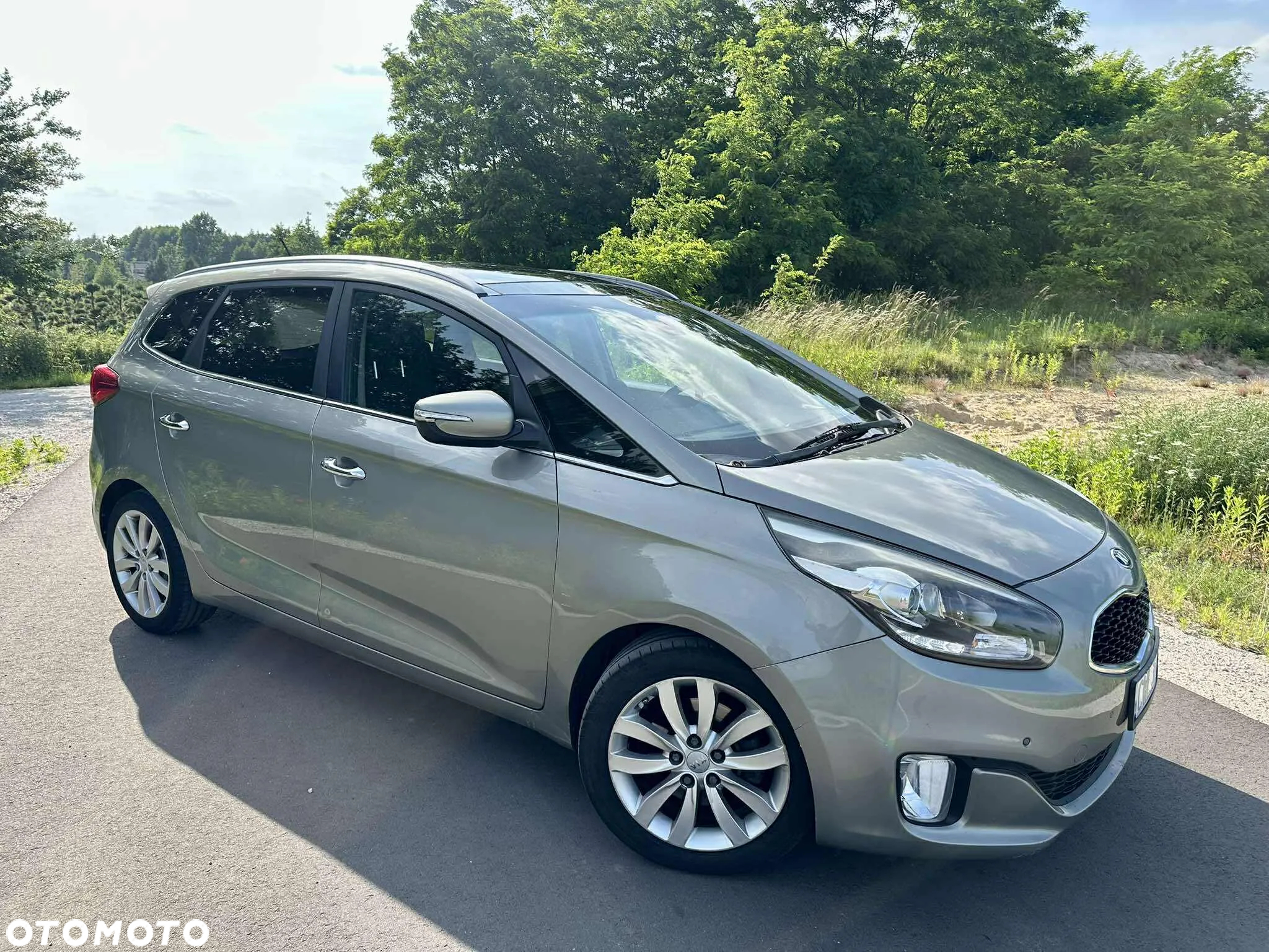 Kia Carens - 22