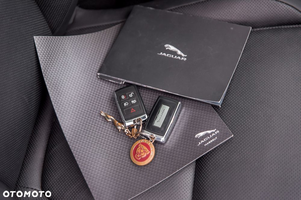 Jaguar XE 2.0 T Prestige - 40