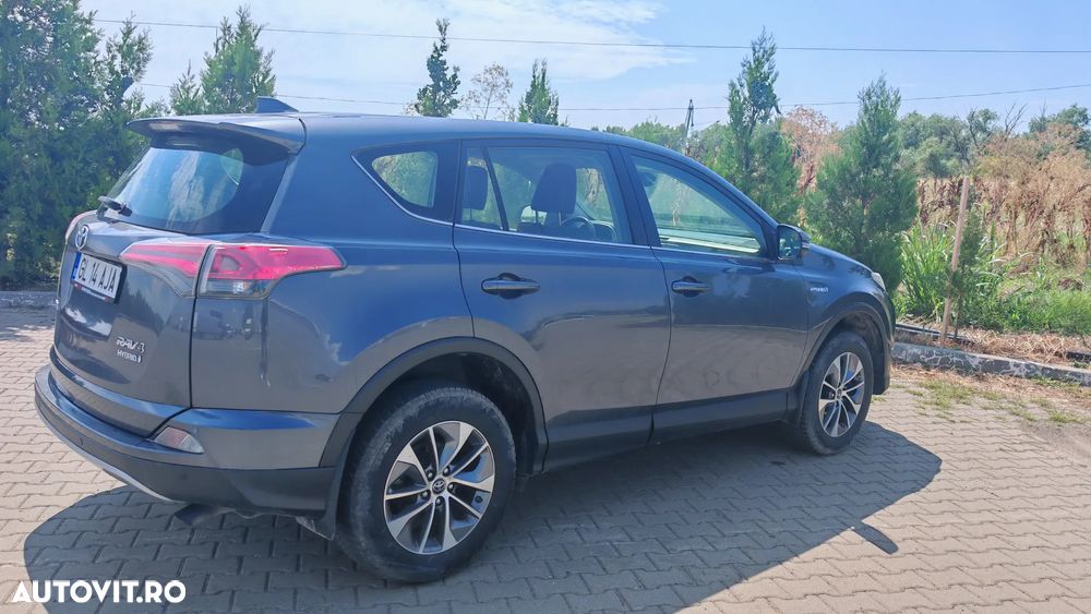 Toyota RAV4 - 6