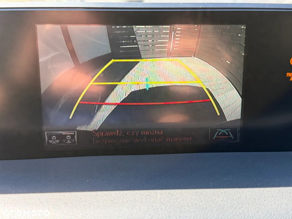 Lexus UX 250h (E-FOUR) Luxury Line - 13