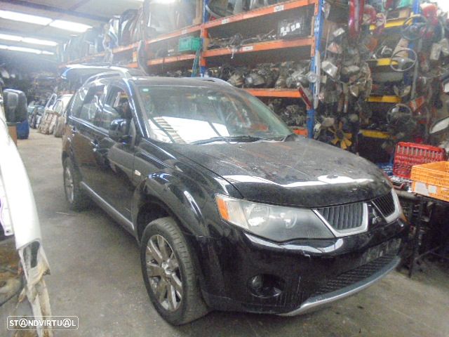 Mitsubishi Outlander - 2