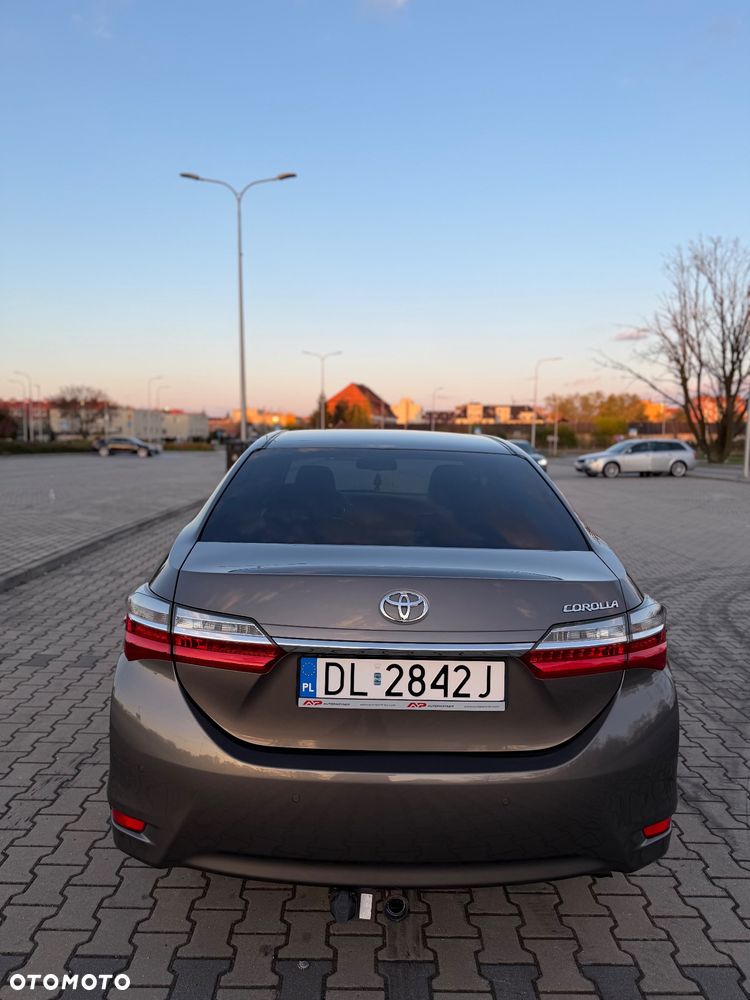 Toyota Corolla 1.6 Premium + - 6