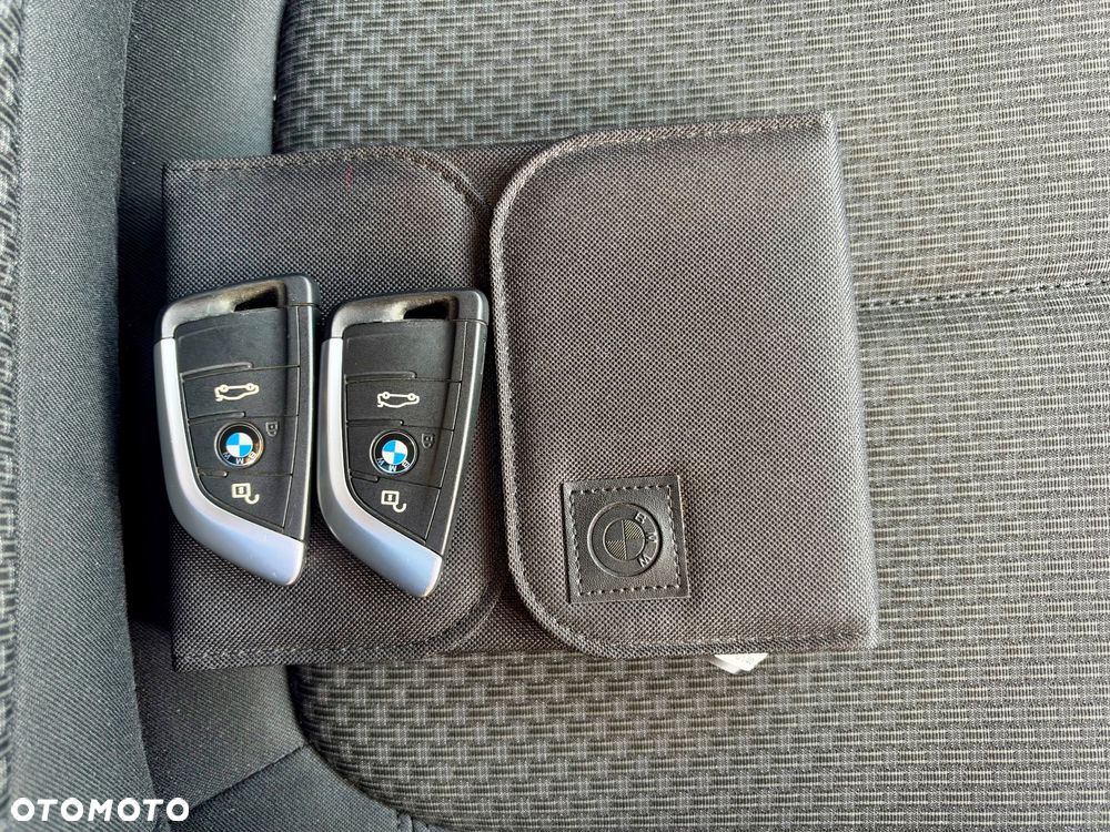BMW X1 sDrive18i - 38