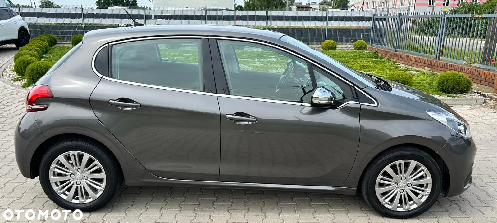 Peugeot 208 PureTech 110 Stop & Start Allure - 5