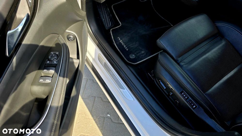 Opel Insignia CT 1.6 T Exclusive S&S - 30