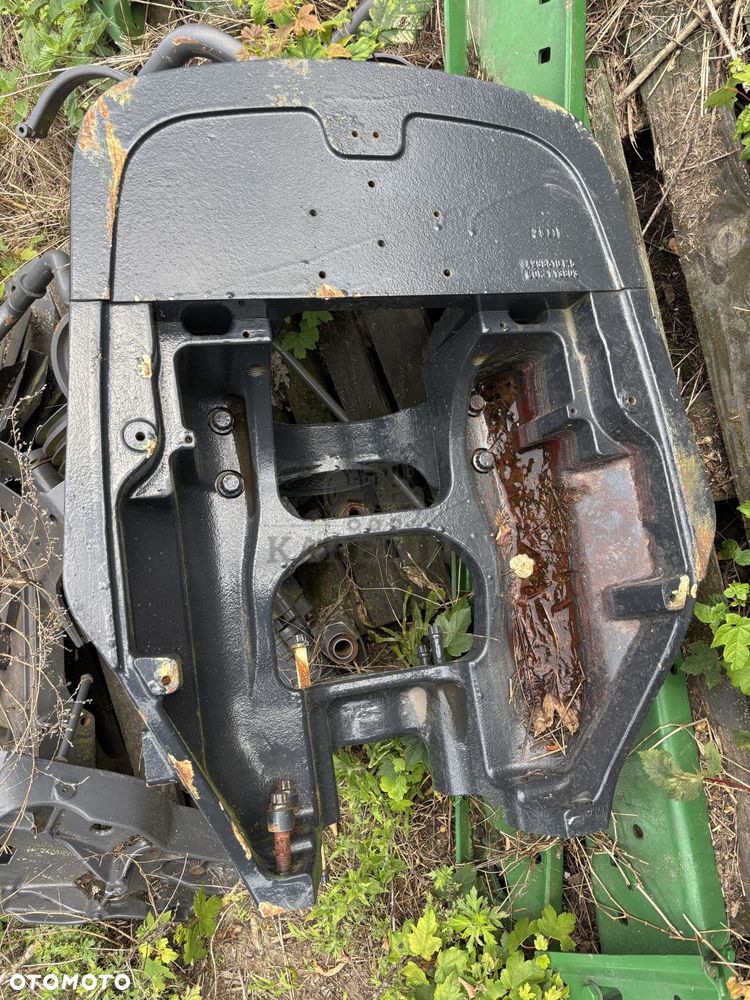 Massey Fergusson 5000 serie - support osi przedniej 4298510M5 4298510M8 - 1