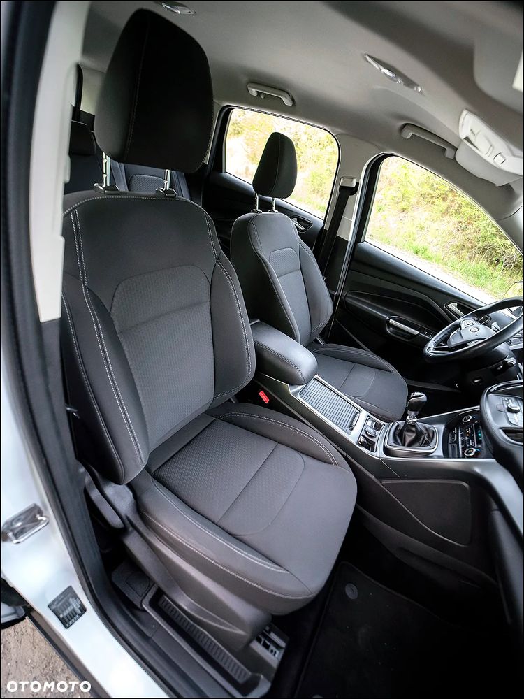 Ford Kuga - 34