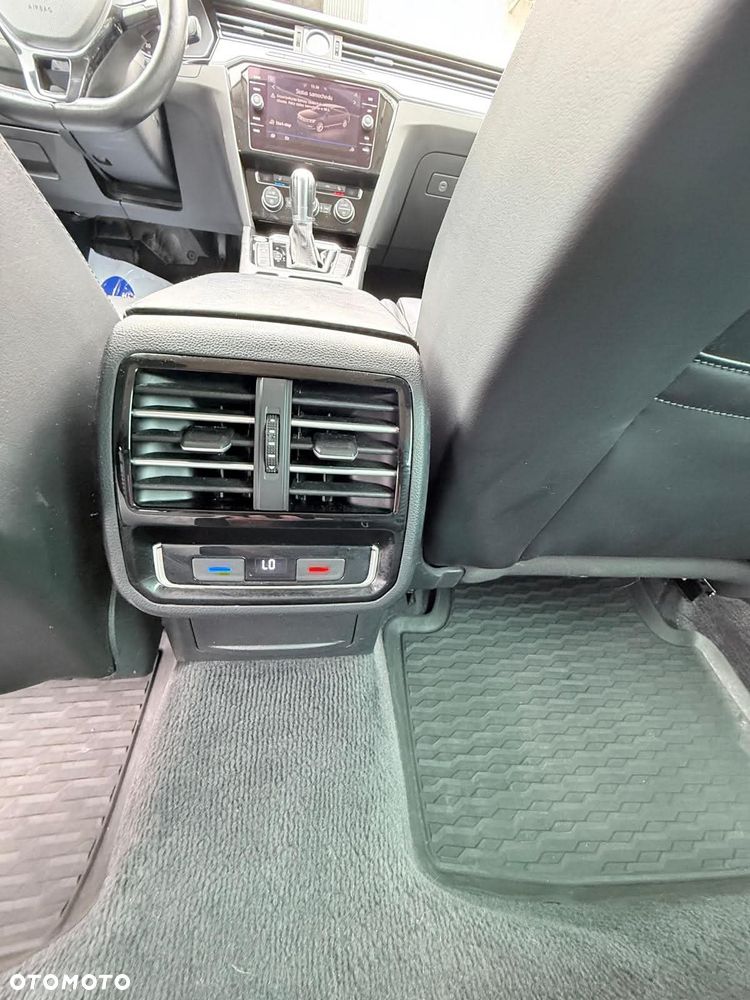 Volkswagen Passat - 15