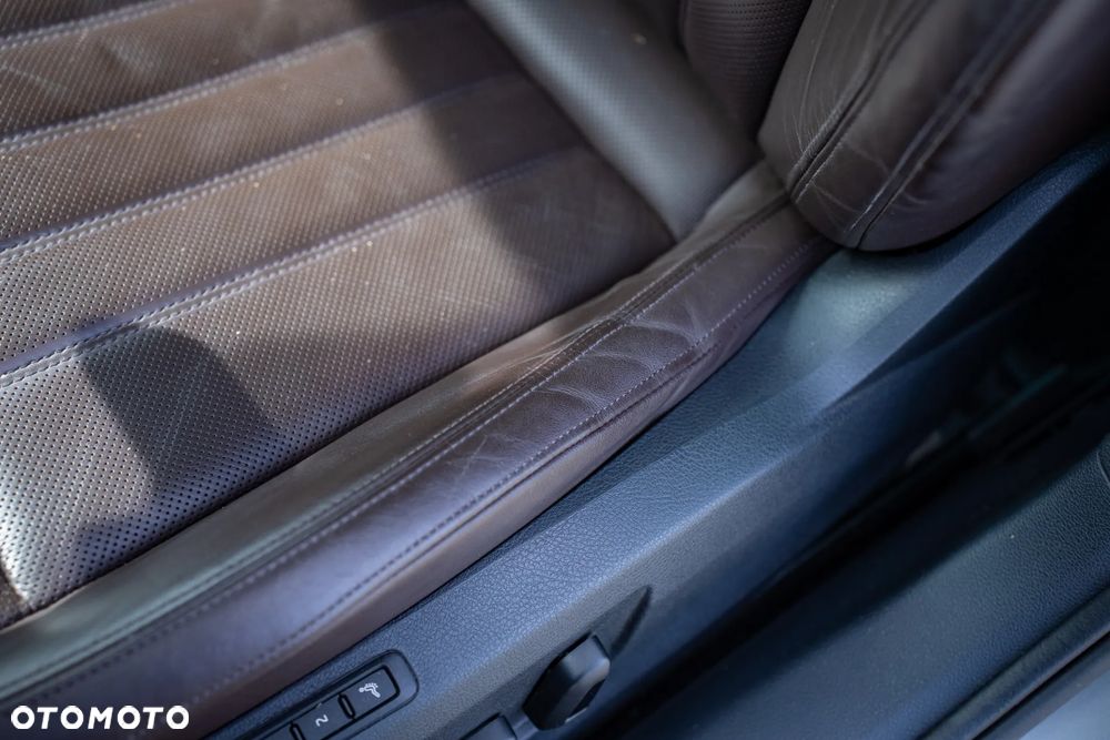 Skoda Superb 2.0 TDI L&K DSG - 25