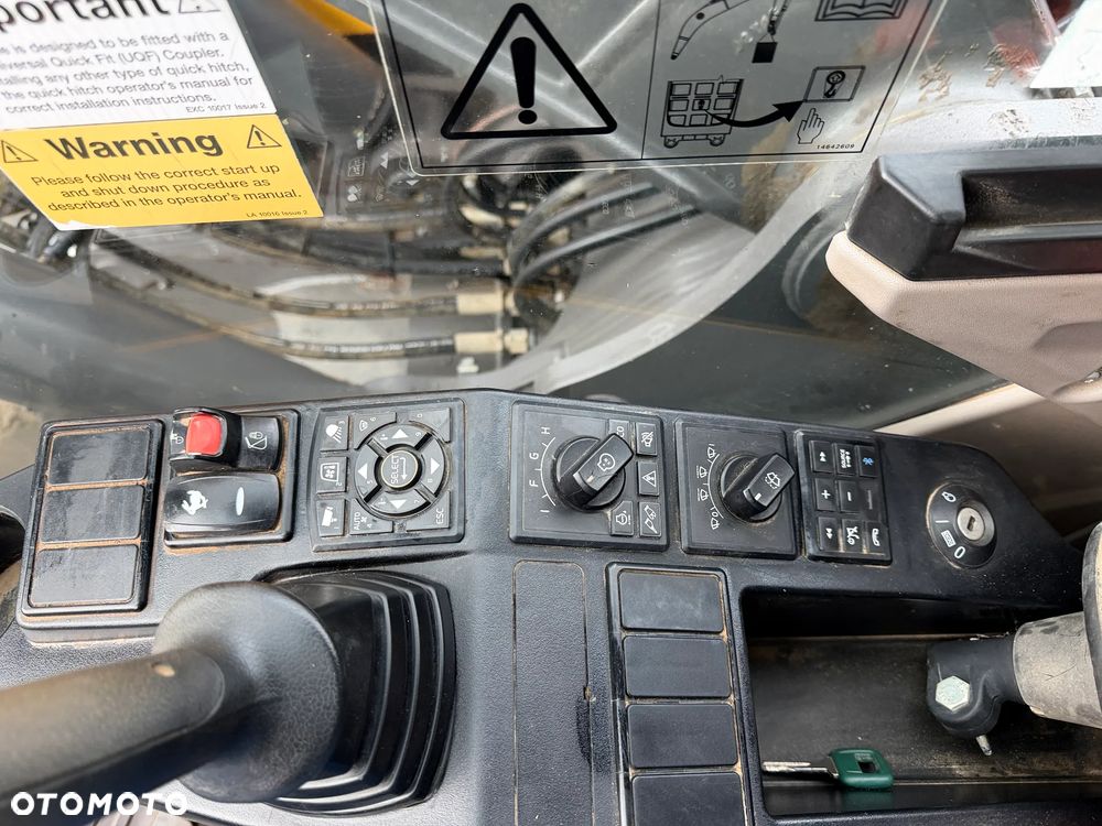 Volvo ECR 235 EL - 11