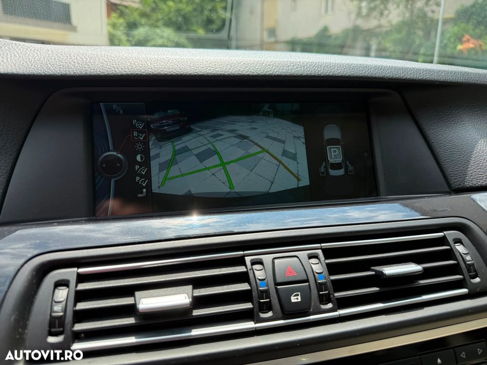 BMW Seria 5 525d xDrive - 11
