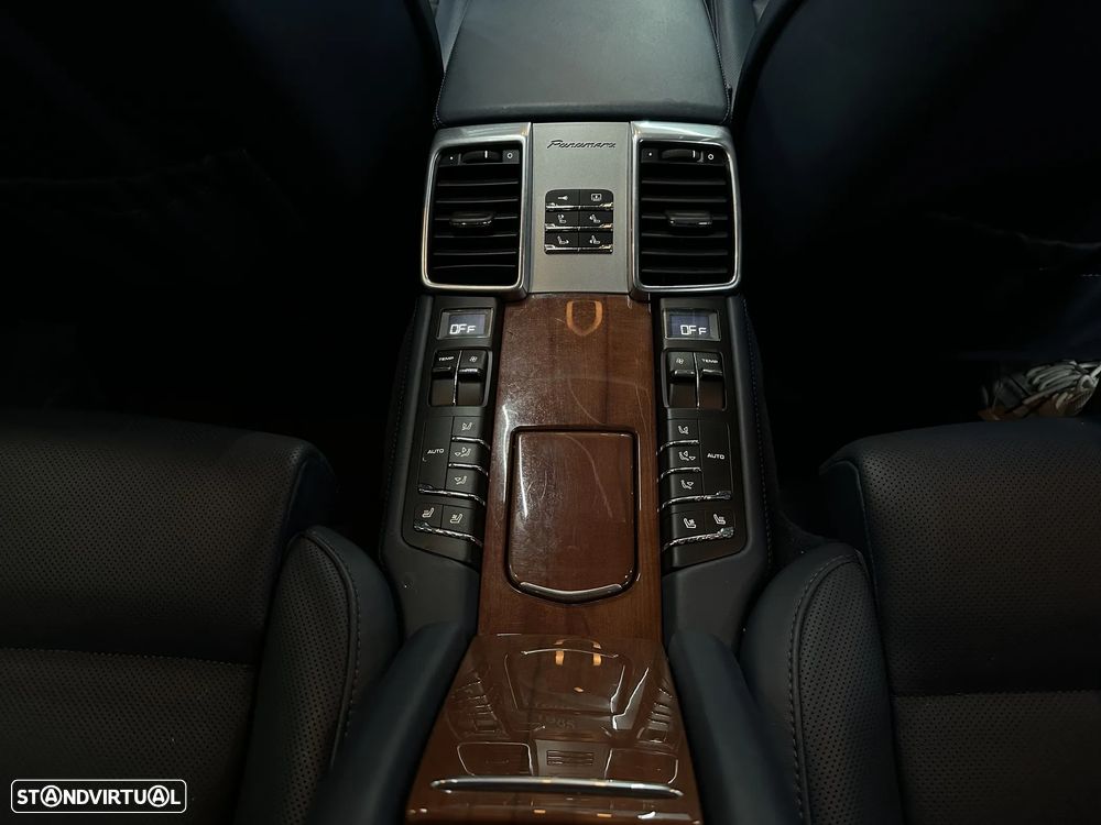 Porsche Panamera Turbo PDK - 27