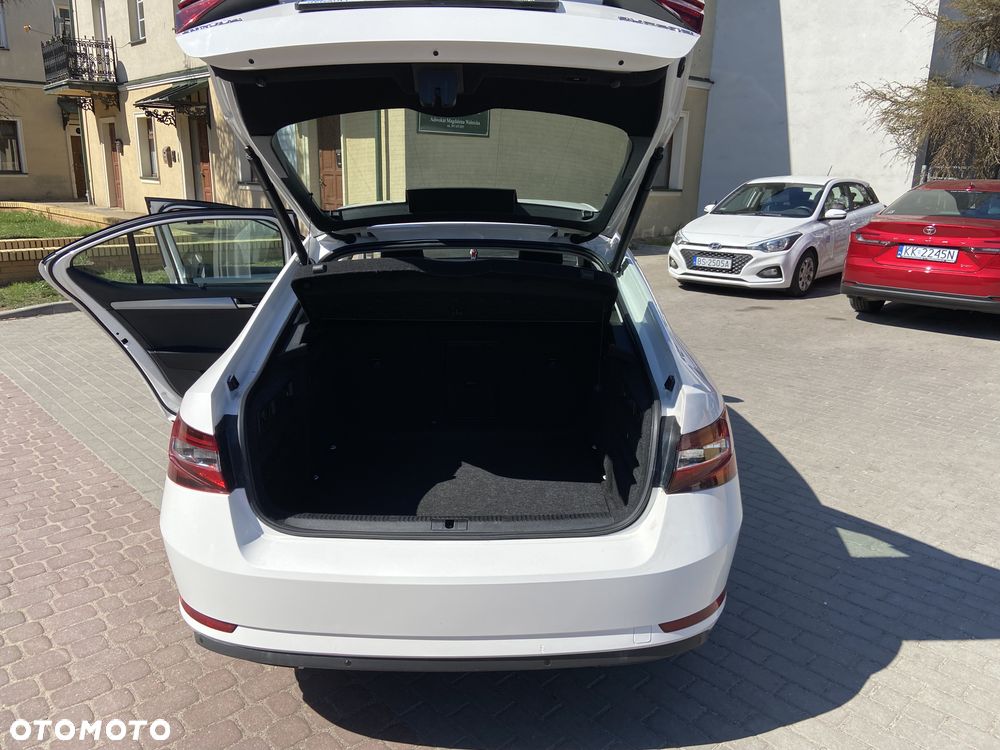 Skoda Superb 2.0 TDI Ambition - 23