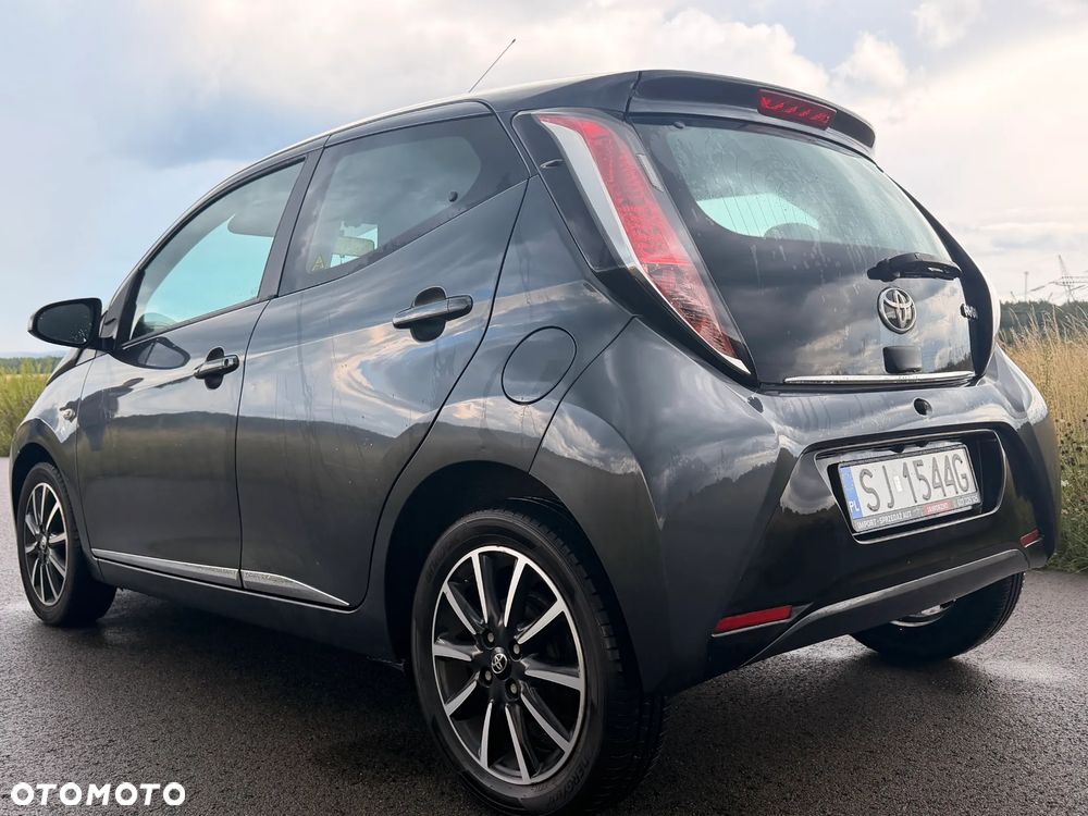 Toyota Aygo x-clusiv - 13