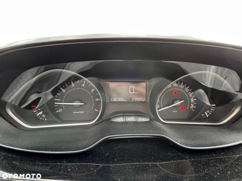 Peugeot 208 1.2 PureTech Style - 12