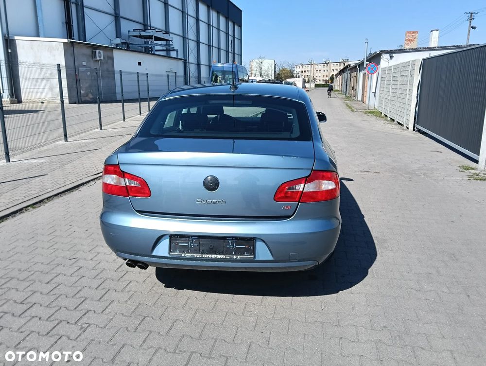 Skoda Superb 2.0 TDI Exclusive - 8