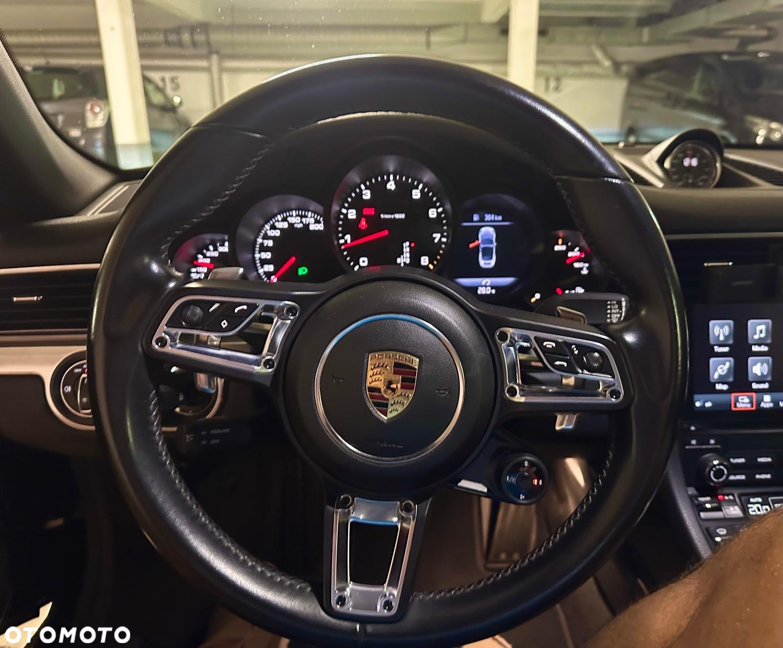 Porsche 911 Carrera Cabriolet PDK - 12